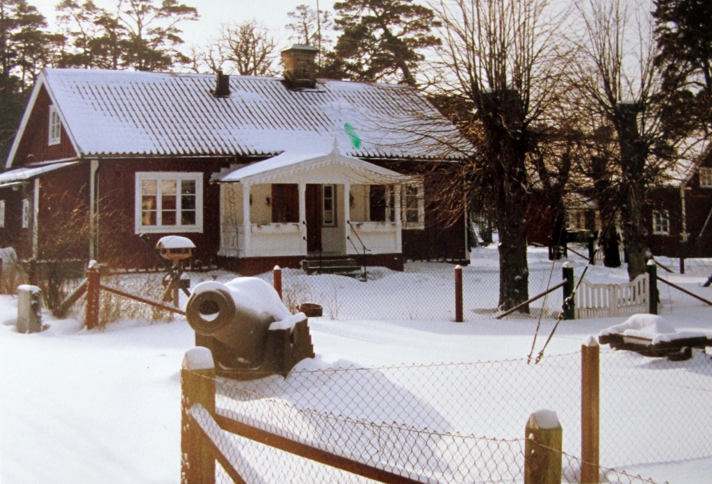 Hans och Margarethas hus i fyrbyn på Sandön. Foto: privat