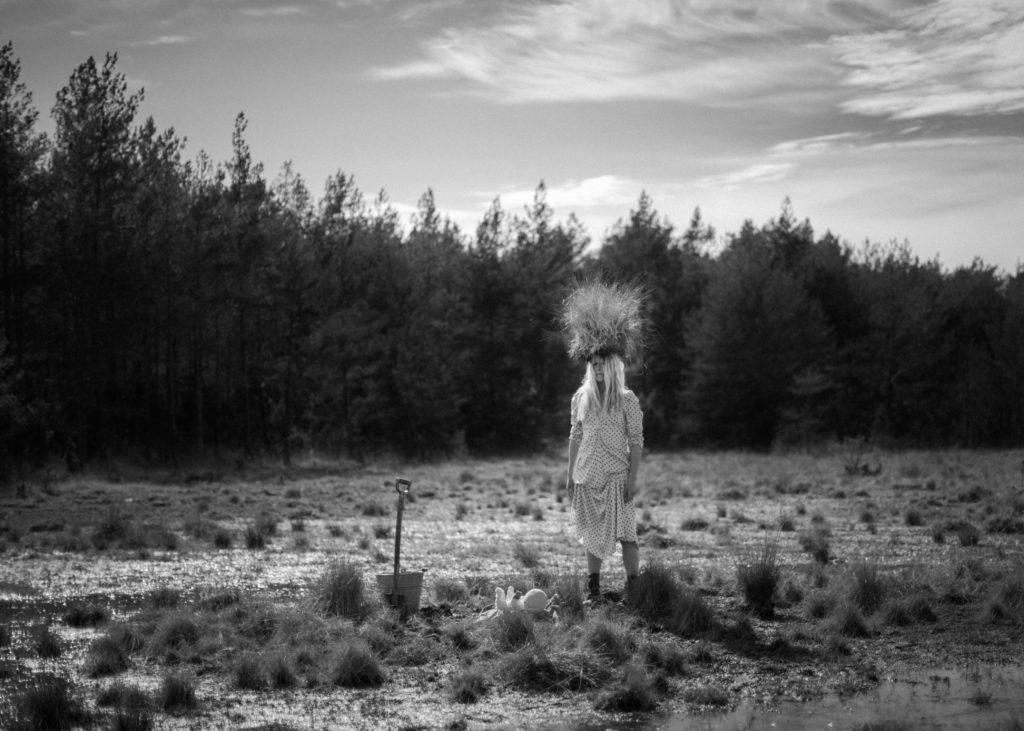 Depression Cure. Jessicas senaste projekt handlar om gammal läkekonst och ritualer. Bildserien kommer att bli en utställning eller en bok.
