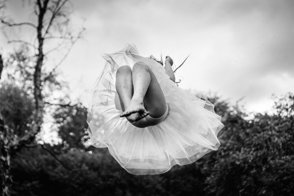 Tutu Flower. Jessica dokumenterar barnets värld och identitetsskapande genom fantasi och lek.