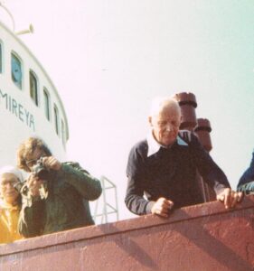 Sjökapten Otto Magnuson ombord på m/t Mireya vid ankomst till Gotska Sandön. Foto: privat