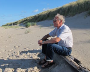 Kjell Magnuson på Västra sidans strand, augusti 2014, 30 år efter att han avslutat passagerartrafiken till Gotska Sandön. Foto: Maria Molin